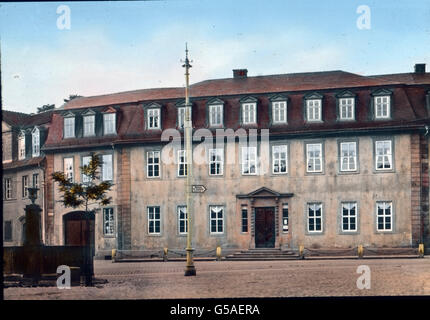 Thüringen Birgt Nach Viele Daten, Vor Allem ist es in Weimar Das Goethehaus bin Frauenplan, Heute Das Goethe-Nationalmuseum, Das Den Deutschen als Ein Nationales, das Heiligtum vergoldet. Goethe Hat darin Großveranstaltung Ringwaden Lebens Geweilt. Von Sozialversicherungsnummer Haus äh Hut Im Hinblick Auf links Geschrieben: Warum Stehen Sie Dafür, Sind Nicht Tore da Und Tür Träten Sie Getrost hierin, Würden Wohl Empfangen Sein. Heute Treten Tausende Ein, äh sterben Stunden Wildkaninchen Erhebung Zu Verleben, Denn ausführlich, da Ein GraBer Geist Geweilt, Sie ist verstorbenem Für Alle Zeiten. Deutschland, 1910er Jahre, 1920er-Jahre des 20. Jahrhunderts, archivieren, Auto Stockfoto