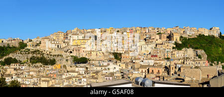 Panoramablick von Ragusa Superiore (Oberstadt) - Ragusa, Sizilien, Italien Stockfoto