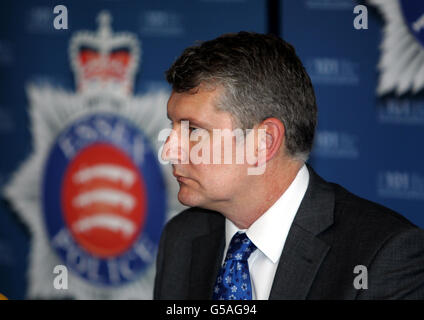 Liam Osborne, Detective Superintendent der Polizei von Essex, spricht mit den Medien im Hauptquartier der Polizei von Essex in Chelmsford, wo bekannt gegeben wurde, dass Peter Reeve, der nach dem Tod eines Polizisten zum Mord gesucht wurde, tot auf einem Friedhof aufgefunden wurde. Stockfoto