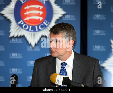 Liam Osborne, Detective Superintendent der Polizei von Essex, spricht mit den Medien im Hauptquartier der Polizei von Essex in Chelmsford, wo er sagte, dass Peter Reeve, der nach dem Tod eines Polizisten zum Mord gesucht wurde, tot auf einem Friedhof aufgefunden wurde. Stockfoto