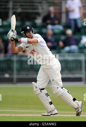 Cricket - LV= County Championship - Division One - Tag drei - Surrey V Lancashire - The Sports Ground. Kevin Pietersen von Surrey in Aktion Stockfoto