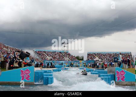 Ein allgemeiner Blick auf die Kayak Single Slalom-Vorläufe im Lee Valley White Water Centre am zweiten Tag der Olympischen Spiele 2012 in London. Stockfoto