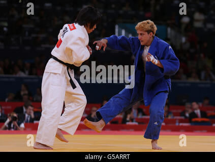 Großbritanniens Judospielerin Sophie Cox während ihrer Niederlage gegen die nordkoreanische AE Kum an. Stockfoto