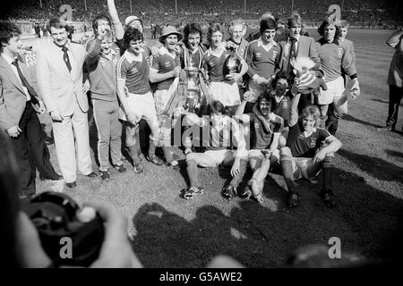 Ipswich Town feiert den Gewinn des FA Cup, indem es Arsenal im Finale 1978 im Wembley Stadium besiegt. Stockfoto