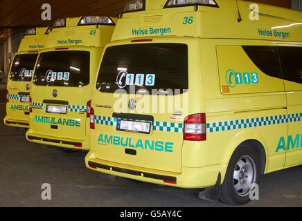 Krankenwagen in Krankenhaus geparkt Stockfoto