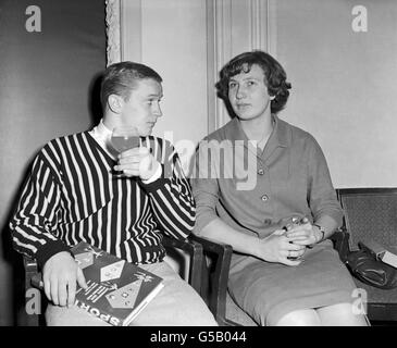 Schwimmen - Brian Phelps und Anita Lonsbrough Stockfoto