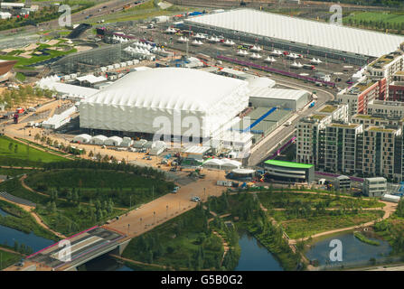 Luftaufnahme des Olympic Park, in Stratford, Ost-London, zeigt die Basketball-Arena. Stockfoto