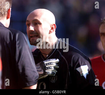 Leeds V Man Utd Fabien Barthez Stockfoto