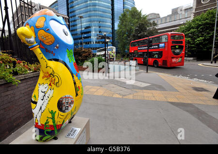 The Cockney Wenlock das Maskottchen der Olympischen Spiele 2012 in London, das in der St Botolph Street in der City of London aufgestellt wurde. Stockfoto