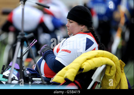 Bogenschießen - Para Archery Internationales Turnier & Testevent - Tag 1 - Royal Artillery Barracks. Der britische Leigh Walmsley während des para Archery International Tournament & Test Events in der Royal Artillery Barracks, London. Stockfoto