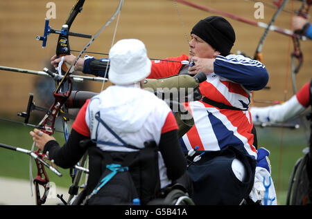 Die britische Kate Murray während des para Archery International Tournament & Test Events in der Royal Artillery Barracks, London. Stockfoto