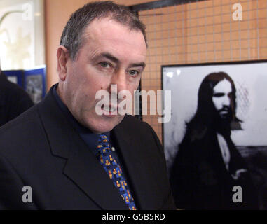 Sinn Fein Vorsitzender Mitchell McLaughlin bei der Eröffnung der Ausstellung "Hungerstreik" in Belfast. Foyle MLA Herr McLaughlin wird Gespräche mit der SDLP über eine Wahlstrategie bei den bevorstehenden Wahlen zum Westminister aufnehmen. Stockfoto