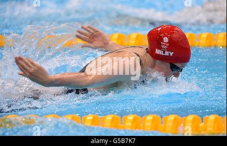 Die britische Hannah Miley auf dem Weg, ihre 400 m-Einzelperson Medley Heat der Frauen am Tag einer der Olympischen Spiele 2012 im Aquatics Center in London zu gewinnen. Stockfoto