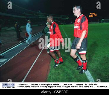 12-SEP-95, Malmo gegen Nottingham Forest, UEFA Cup, Forest's des Lyttle und Steve Chettle sehen nach dem Sieg gegen Malmo dejeziert aus, Endstand 2-1 Stockfoto