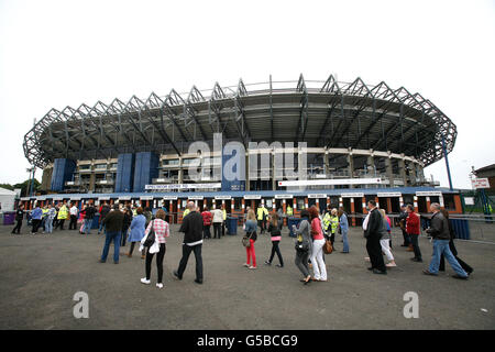 Madonna im Konzert, Edinburgh. Madonna Fans auf Murrayfield Stockfoto