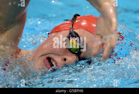 Die britische Hannah Miley hat vor dem 200-m-Einzelfinale der Medley-Frauen im Aquatics Centre im Olympic Park, London, am dritten Tag der Olympischen Spiele 2012 in London, geübt. Stockfoto