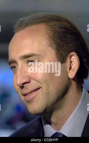 26. MÄRZ: An diesem Tag im Jahr 1995 gewann der amerikanische Schauspieler Nicolas Cage den besten Schauspieler bei den 68. Jährlichen Academy Awards für seine Rolle im Film 'Leaving Las Vegas'. Der amerikanische Schauspieler Nicolas Cage kommt zur Charity-Weltpremiere von „Captain Corelli's Mandolin“ im Odeon-Kino am Leicester Square in London. * 11/02/03 Nicolas Cage, der für den Oscar für den besten Darsteller in Einer führenden Rollenkategorie nominiert wurde, für seine Rolle im Film 'Adaptation'. Stockfoto