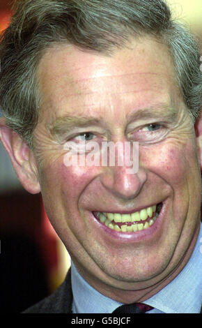 Der Prinz von Wales eröffnet offiziell den ehemaligen Bahnhof Old Royal Station in Ballater, Aberdeenshire. *... die von Generationen von Royals während ihrer 100-jährigen Lebensdauer von 1866 bis 1966 genutzt wurde und die sich nach einem 1-Millionen-Programm zur Touristenattraktion entwickelt hat. Stockfoto