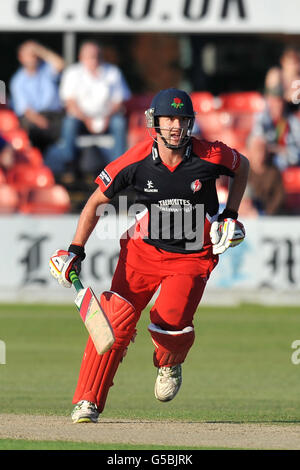 Cricket - Clydesdale Bank 40 - Gruppe A - Leicestershire / Lancashire - Grace Road. Tom Smith von Lancashire Stockfoto
