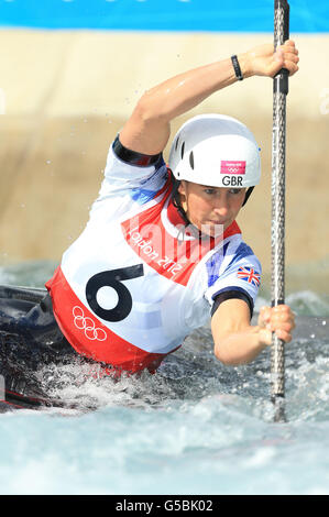 Olympische Spiele In London - Tag 6. Die britische Lizzie Neave im Halbfinale der alleinstehenden Frauen bei Kayak im Lee Valley White Water Center. Stockfoto