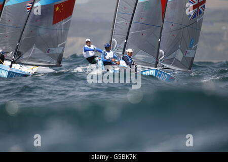 Der britische Ben Ainslie in der 9. Runde des Herren-Finnen vor Weymouth. Stockfoto