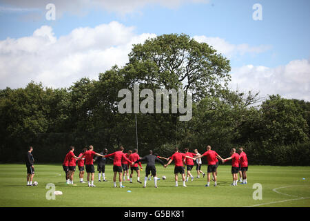 Fußball - Charlton Athletic Training und Photocall - Sparrows Lane. Charlton Athletic's Spieler während des Trainings Stockfoto