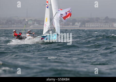 Großbritanniens Luke Adams Patience und Stuart Bithell vor Weymouth. Stockfoto