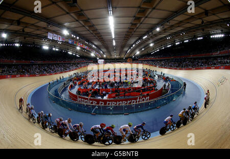 Olympische Spiele In London - Tag 10. Eine allgemeine Ansicht des Women's Omnium Points Race auf dem Velodrome im Olympic Park, am zehnten Tag der Olympischen Spiele 2012 in London. Stockfoto