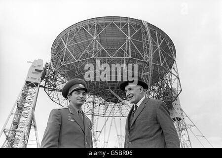 Wissenschaft und Technologie - Kosmonaut Valery Bykovsky Visit - Jodrell Bank Stockfoto