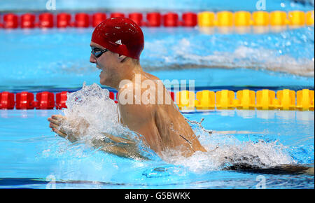 Der britische Andrew Willis ist während des Halbfinales der Männer mit 200 m Brustloke im Aquatics Center im Olympic Park am vierten Tag der Olympischen Spiele in London 2012 in Aktion. DRÜCKEN SIE VERBANDSFOTO. Bilddatum: Dienstag, 31. Juli 2012. Bildnachweis sollte lauten: David Davies/PA Wire. Stockfoto