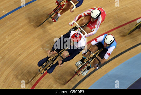 Der Großbritanniens Ed Clancy tritt am achten Tag der Olympischen Spiele 2012 in London im Men's Omnium auf dem Velodrome im Olympic Park an. Stockfoto