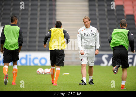 Fußball - vor der Saison freundlich - Milton Keynes Dons gegen Fulham - Stadion:mk. Fulham-Cheftrainer Michael Lindeman nimmt das Warm-Up an Stockfoto