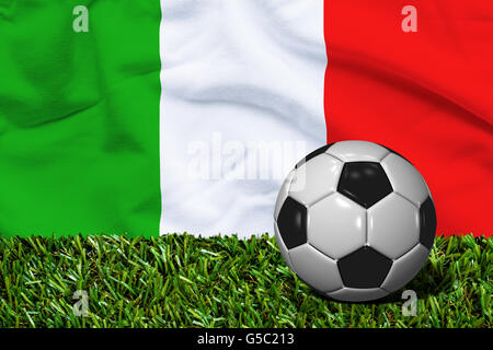 3D Fußball in Wiese mit Italien-Flagge als Hintergrund gerendert Stockfoto