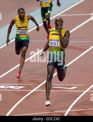 Jamaikas Usain Bolt gewinnt am 12. Tag der Olympischen Spiele in London im Olympiastadion in London das 200-m-Finale der Männer. Stockfoto