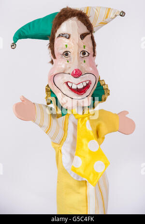 Der Nick Clegg als „Cleggy the Clown“-Marionette, die in einer modernisierten Punch and Judy-Show des Comedy-Senders GOLD, die diesen August durch Großbritannien Touren wird, zu sehen sein wird. Stockfoto