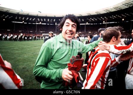 Fußball - Football League Cup - Finale - Stoke City gegen Chelsea - Wembley Stadium. GORDON BANKS, STOKE CITY FEIERT Stockfoto