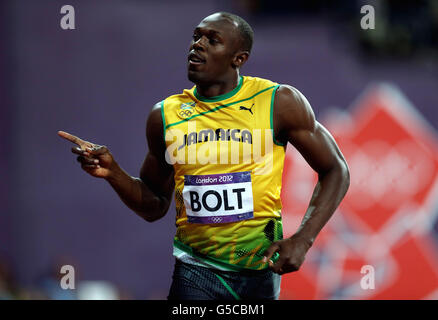 Olympische Spiele In London - Tag 9. Jamaikas Usain Bolt feiert den 100-m-Sieg der Herren im Olympiastadion in London. Stockfoto