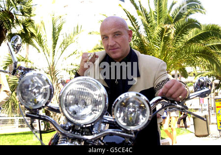 Schauspieler Dave Courtney fährt mit seinem Harley Davidson Motorrad durch Cannes. Er spielt in dem Film 'Hell to Pay', der in Cannes gezeigt wird. Stockfoto