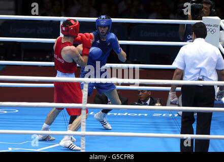 Der britische Luke Campbell (rechts) im Kampf gegen den irischen John Joe Nevin beim 56-kg-Finale der Männer im Excel Center, London, am 15. Tag der Olympischen Spiele 2012 in London. Stockfoto