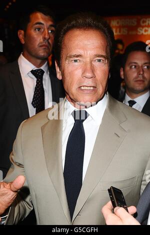 Arnold Schwarzenegger kommt zur UK Premiere von The Expendables 2, im Empire Cinema, Leicester Square, London. Stockfoto