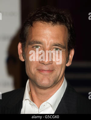 Clive Owen kommt zur britischen Premiere von Shadow Dancer in Cineworld, Haymarket, London. DRÜCKEN SIE VERBANDSFOTO. Bilddatum: Montag, 13. August 2012. Das Foto sollte lauten: Yui Mok/PA Wire Stockfoto