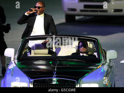 Taio Cruz tritt während der Abschlusszeremonie der Olympischen Spiele 2012 in London im Olympiastadion auf. Stockfoto