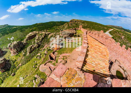 Peracense Castle ist eine Burg befindet sich in der aragonesischen Stadt Peracense, Teruel, Spanien. Stockfoto