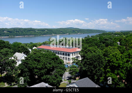 Ansicht von Poughkeepsie aus dem Gehweg über den Hudson im Bundesstaat New York Stockfoto