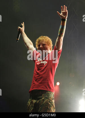 Ed Sheeran tritt in der Arena beim V Festival im Hylands Park, Chelmsford, auf. Stockfoto