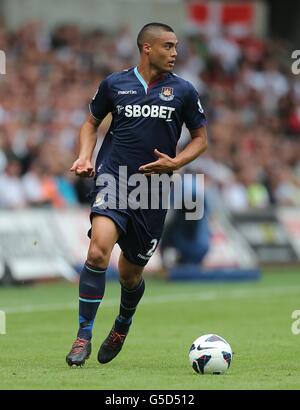 Fußball - Barclays Premier League - Swansea City / West Ham United - Liberty Stadium. Winston Reid, West Ham United Stockfoto