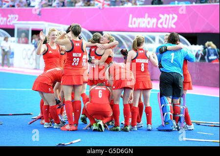 Olympische Spiele In London - Tag 14. Großbritannien feiert dort den Sieg über Neuseeland für eine Bronzemedaille im Hockey Center im Olympic Park, London. Stockfoto