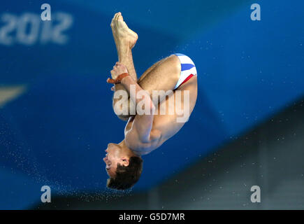 Der britische Tom Daley beim Halbfinale der Herrenplattform 10m im Aquatics Centre im Olympic Park, London. Stockfoto
