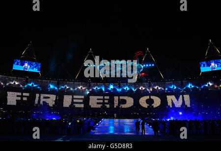 Olympische Spiele In London - Tag 16. George Michael tritt während der Abschlussfeier der Olympischen Spiele im Olympiastadion in London auf. Stockfoto