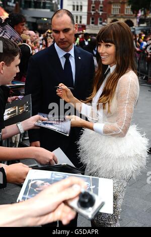 Jessica Biel kommt zur britischen Premiere von Total Recall im Vue West End in London. Stockfoto